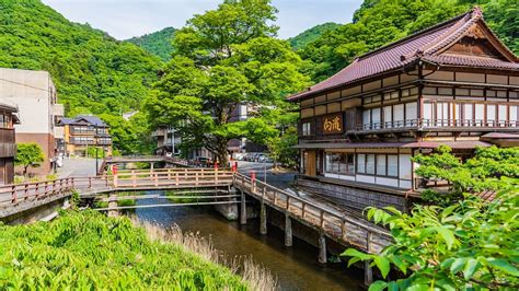 ニューハーフ とは 那覇市 日本