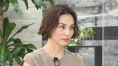 ABEMAエンタメ - 米倉涼子(48)「良い人そうに見える…ような…」“イメチェン”最新ショットを披露