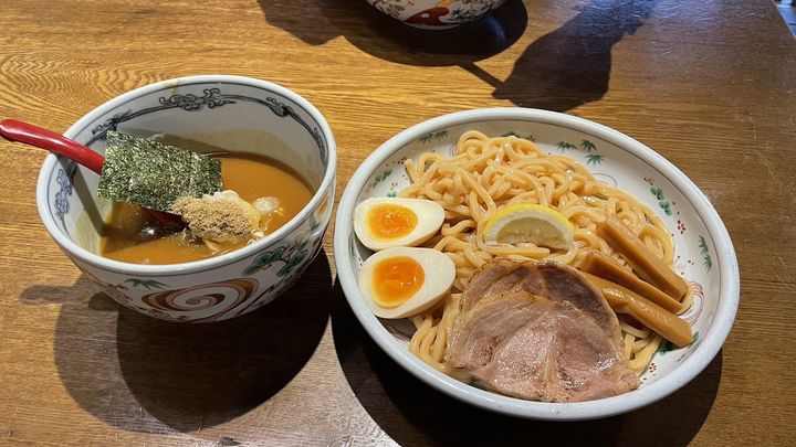 名駅西口から徒歩１分、ジャンクフードの王様 日の出らーめん 剛つけ麺 の