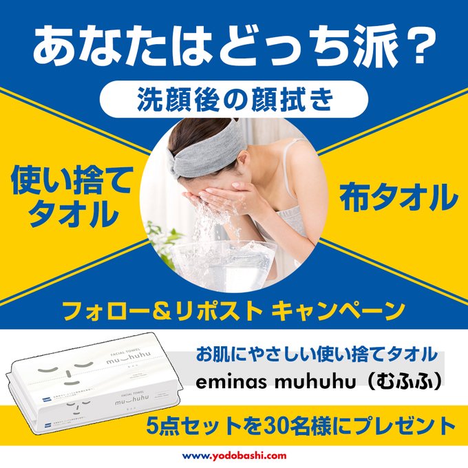 むふふ…」とにやけたような表情で見つめてくる犬 「飼い主を監視」する様子が可愛らしい！｜いぬのきもちWEB MAGAZINE