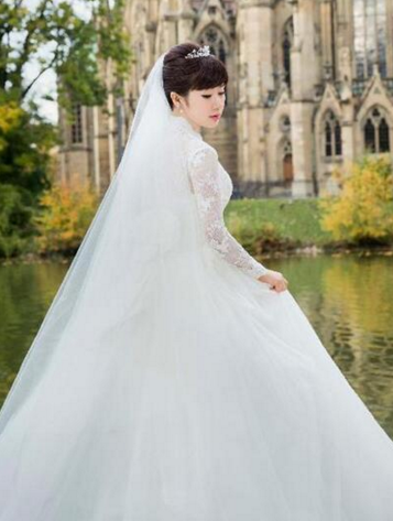 ◇福原遥の「女神」「お姫様」なロングドレス姿【写真】：中日スポーツ・東京中日スポーツ