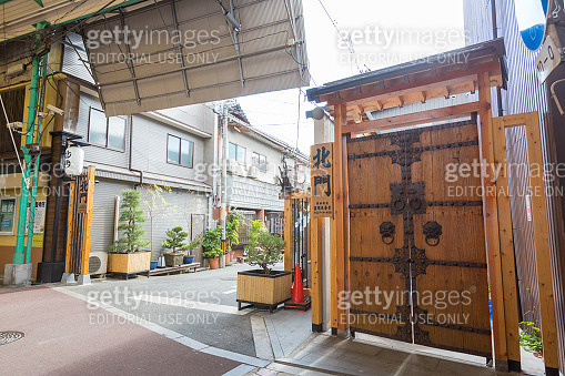 TOBITA SHINCHI (飛田新地): Osaka's