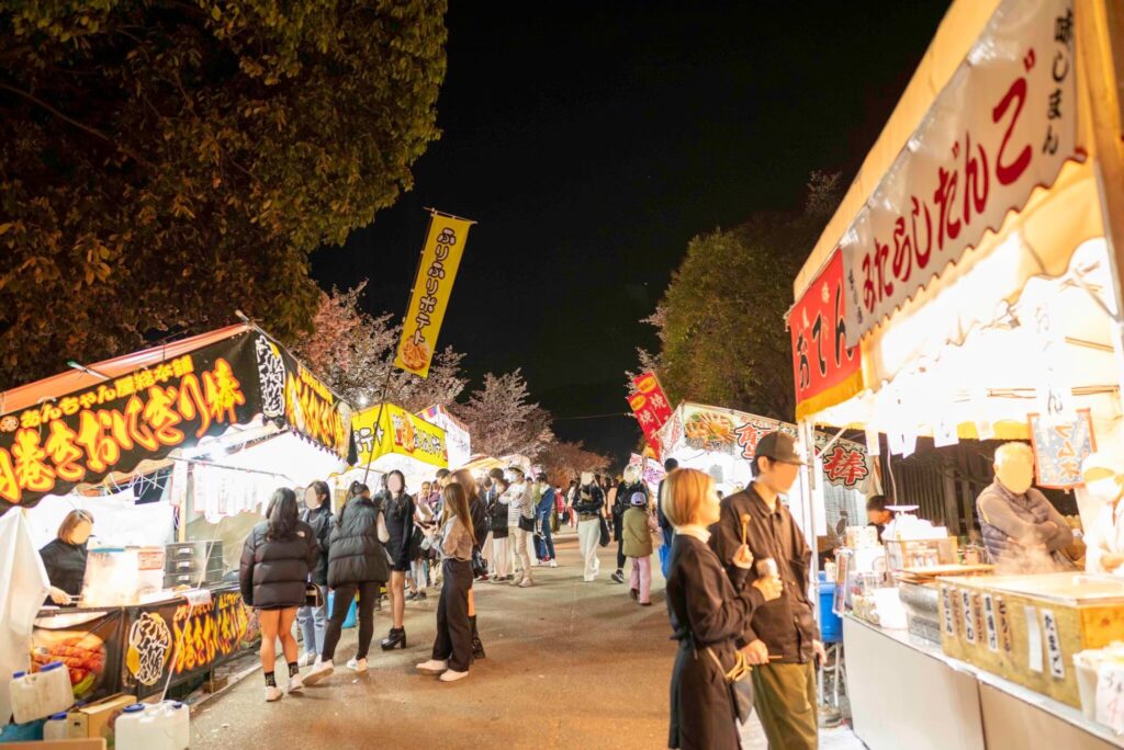 横浜みなとみらいの夜桜スポット初散策！桜と夜景の幻想的コラボに見惚れた | はまこれ横浜