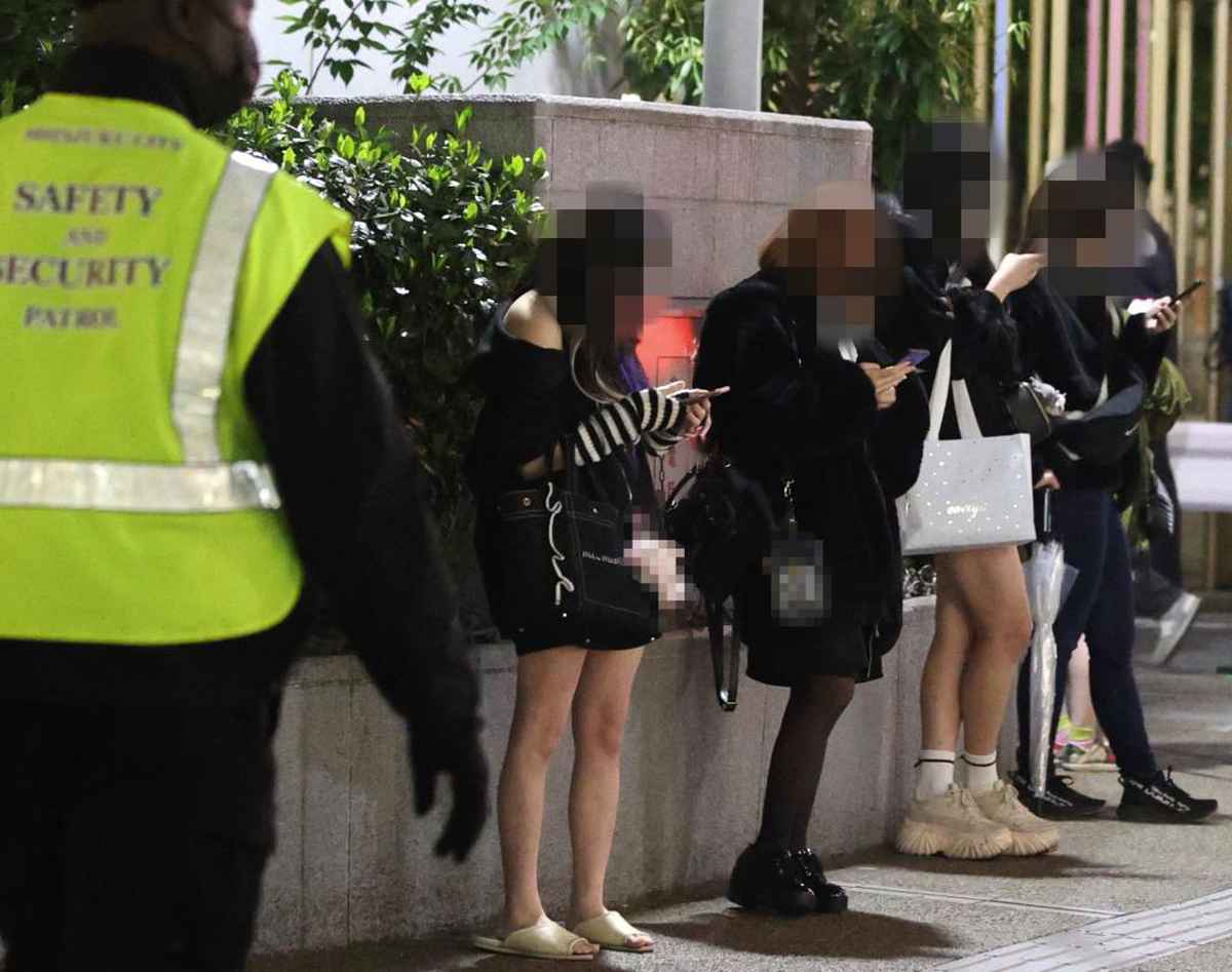 ２１歳バイト女子を歌舞伎町から即ホ。タクシーの後部座席でSEX経験アリのド変態 : 画像ナビ!