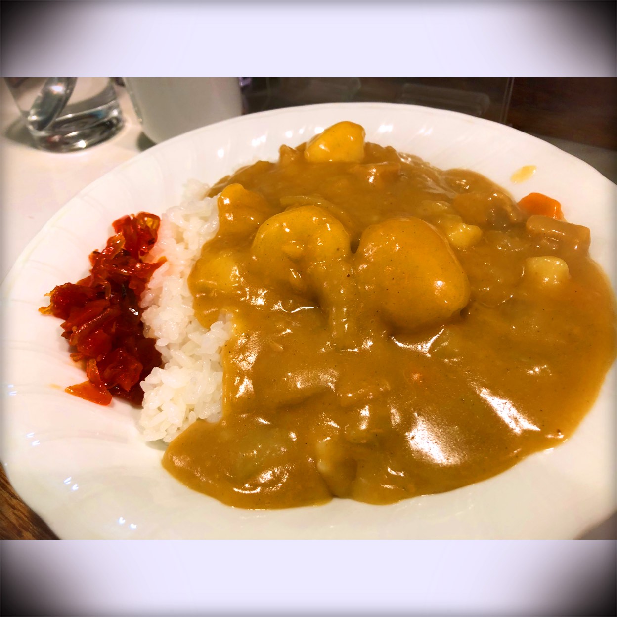 札幌すすきの蜂屋で豚汁とカレーライスを | ジャン＝ピエールの霧の中の原風景