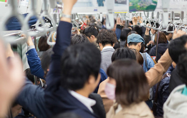 息を吹きかてくるのをやめさせたいです。息を不意打ちで耳や顔にかけてくる男性 - Yahoo!知恵袋