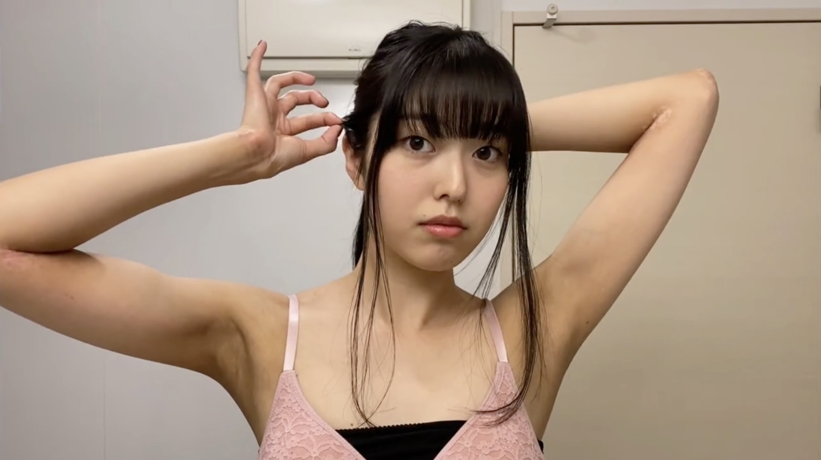 ノースリーブ女子限定「ワキ脱毛してますか？」人生初の脇コキ体験ALLワキぶっかけ発射！6名収録うち2名SEXまで口説けました！ - エロ動画