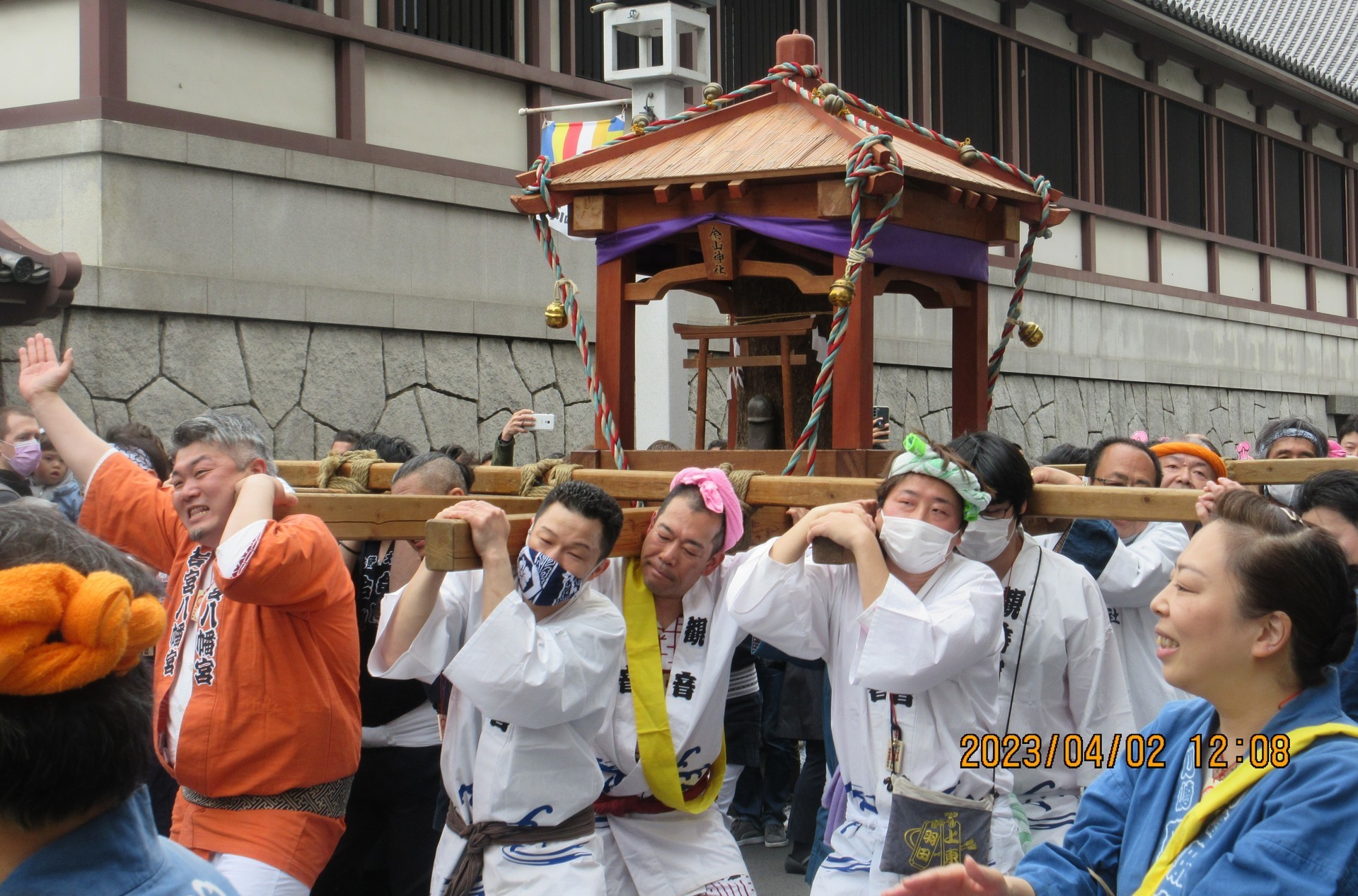 外国人密度が最も高い!? 日本の奇祭「かなまら祭り」は、実は奥深かった | クーリエ・ジャポン