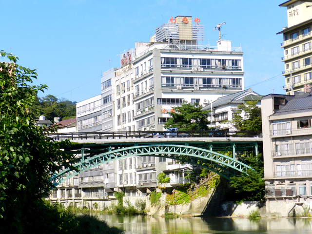 飯坂温泉 松島屋旅館 | 【周辺観光情報】 福島市飯坂の足湯「ちゃんこちゃんこの湯」は