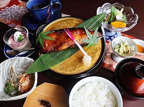 荼けんぴ 缶入り《ぶれんど》 | 蜜香屋（みっこうや）