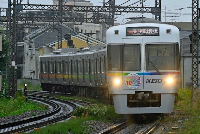 一足早く 京王井の頭線 特別ラッピング車両に出会う