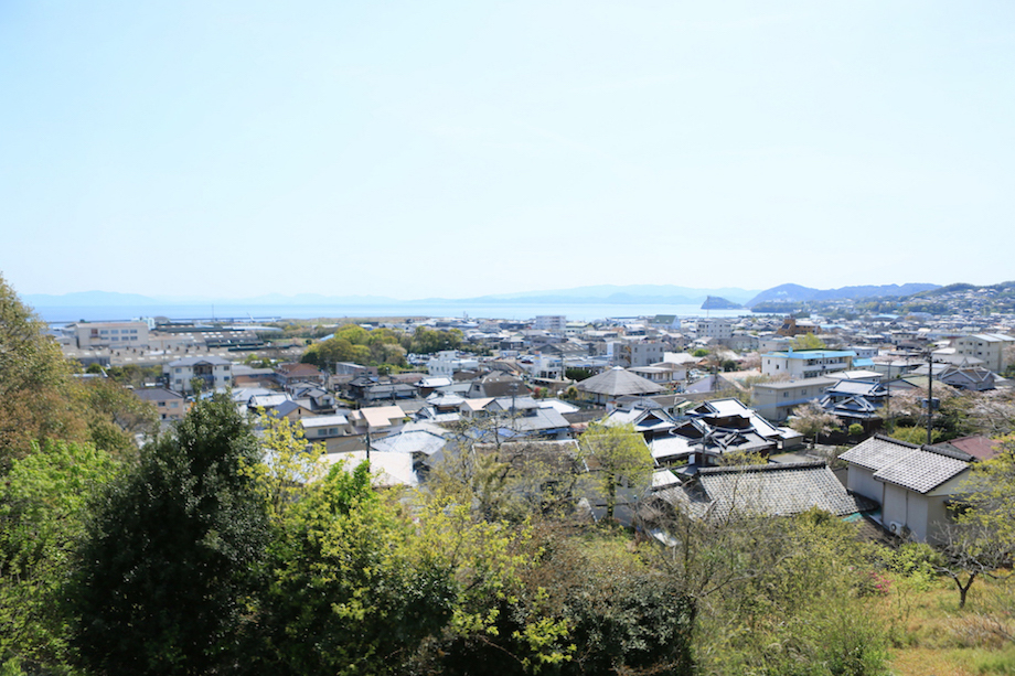 川棚町】豊かな大村湾のそばで、愛犬と一緒に過ごす穏やかな日々 | 移住者体験談