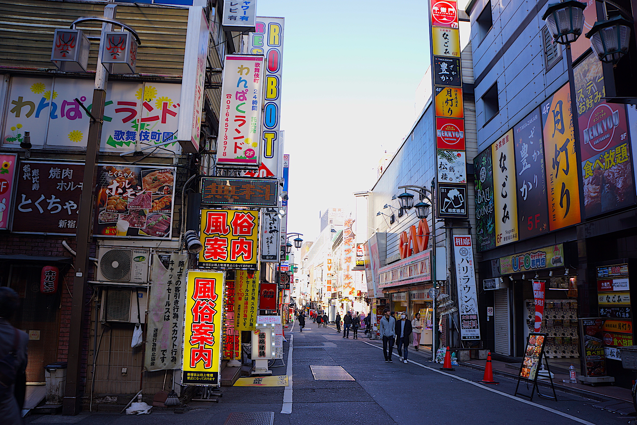 東急歌舞伎町タワーは、地上48階地下5階建て、高さ約225 mです。 | 西村治彦の日記