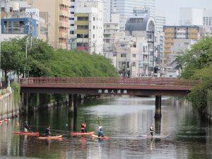 前違法風俗店變身斜切三角超迷你藝廊！日本神奈川「黄金町の切込」 - POLYSH