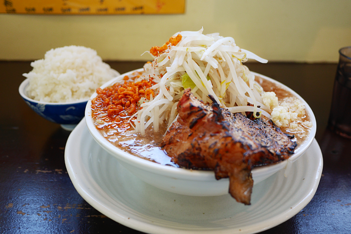 二郎系】めんじろ ハードな食感のマッチョ麺が魅力！水戸の人気インスパイア！ | ハシビロの気まぐれグルメ探訪