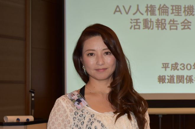 写真集を発売をしているAV女優さん！写真集を見ればより楽しめる