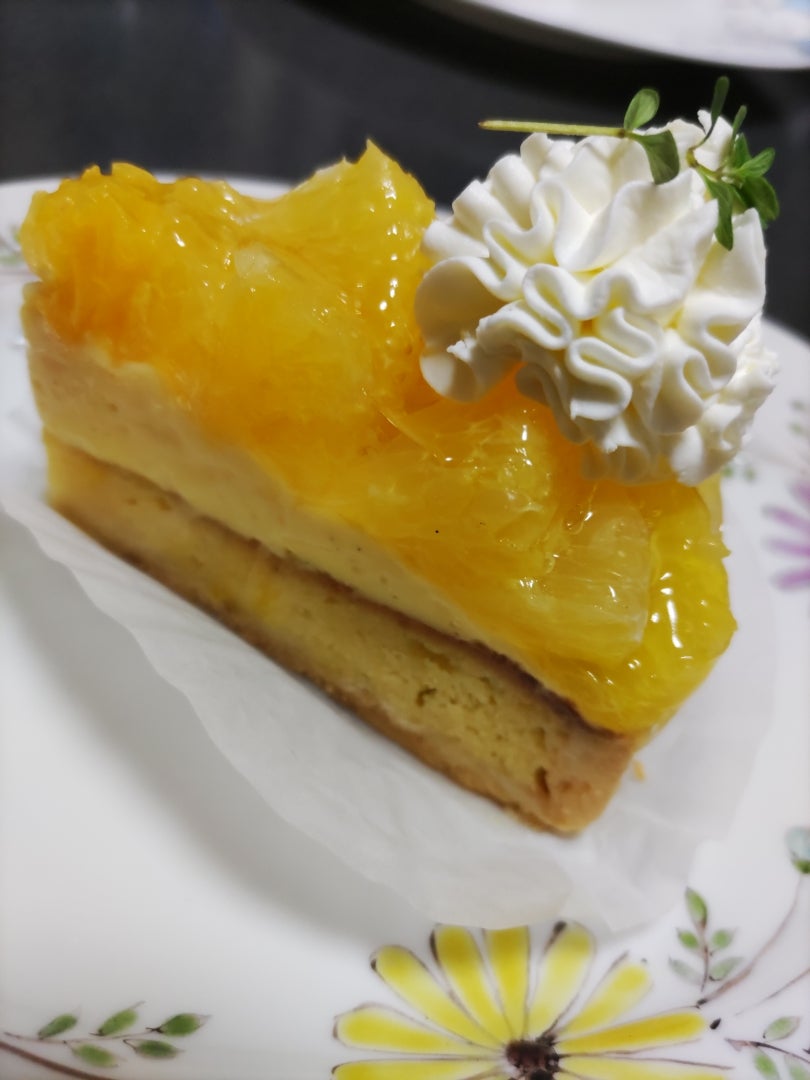 明日、ヴィクトリアスポンジケーキがでます。かなり控えめに作ったので全然数がないのでこちらでひっそりとお知らせ笑 実はあんまり人気ないんです。 