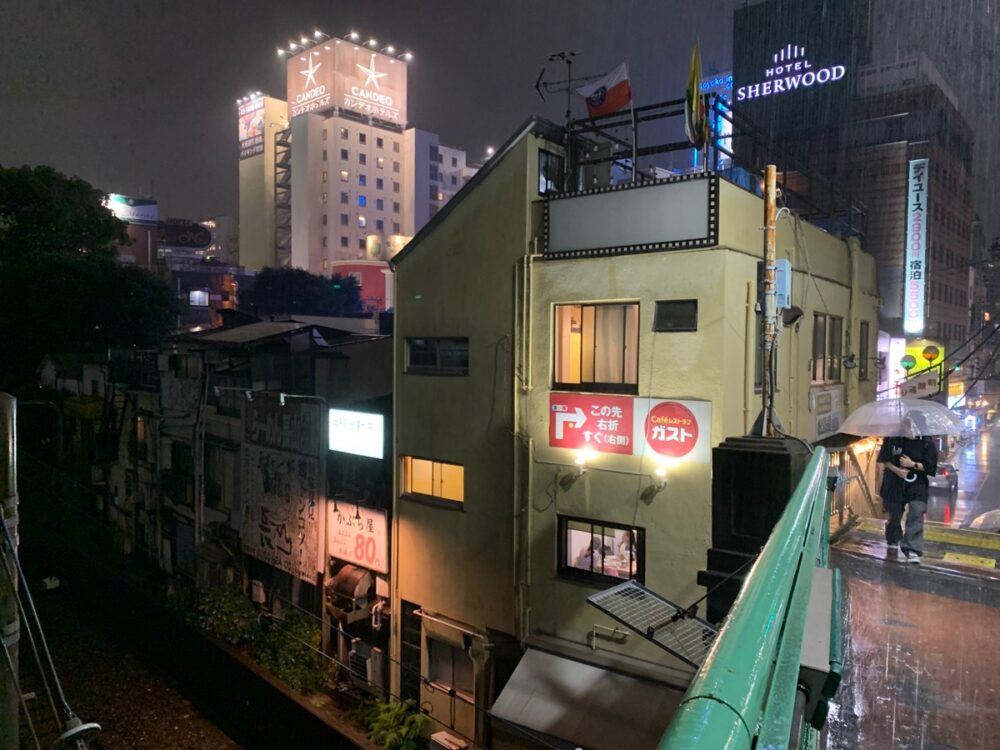 昨日のランチは 鶯谷にあるとん平さんで豚カツランチを。 東京の豚カツはレベル高いから 美味しかったですねー😋 ワンオペで待ち時間は結構有りますが