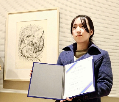 全国大学版画展 上田市立美術館賞に群馬県の短大生 幻想世界をモノクロで表現｜信濃毎日新聞デジタル 信州・長野県のニュースサイト