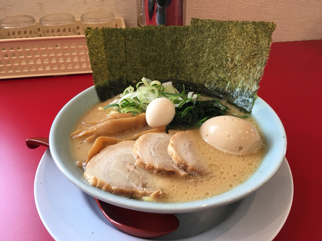 真岡市】栃木のうまいラーメン！「葵一家」で絶品、豚骨と極み鶏 | リビング栃木Web