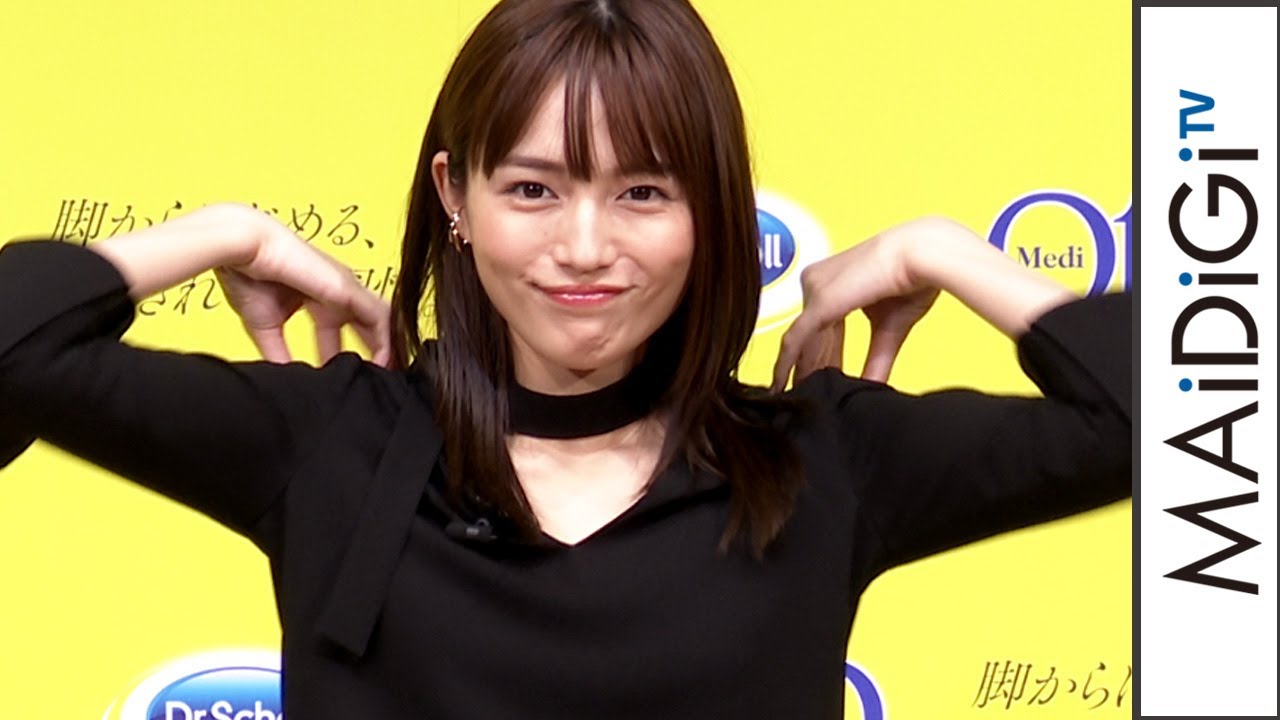 川口春奈：美脚際立つミニスカコーデ 黒ストッキング×ピンヒールで大人っぽく - 毎日キレイ