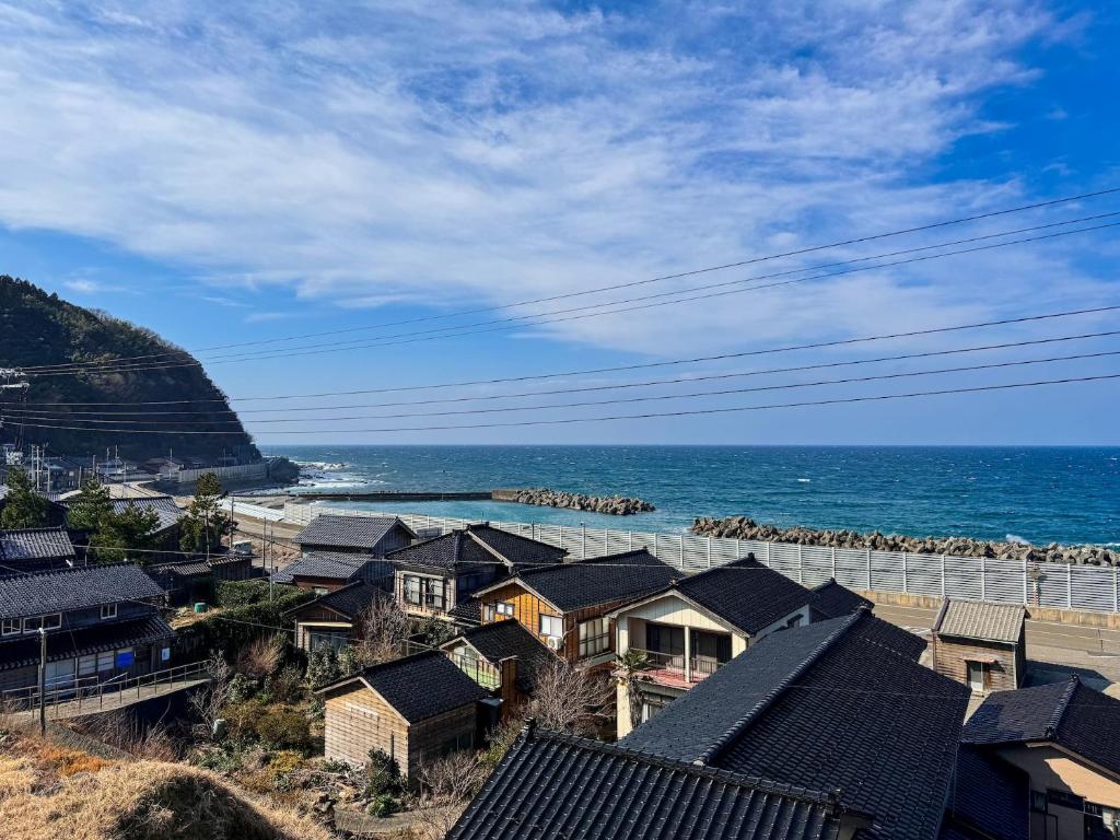 大規模火災からの復旧作業＝2016年…：新潟県糸魚川市で大規模火災 写真特集：時事ドットコム