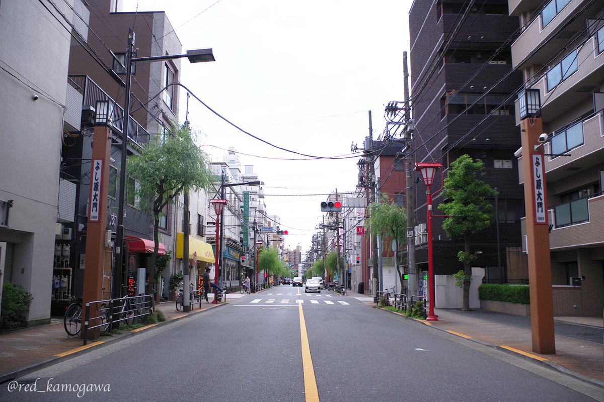 吉原「角えび本店」 角海老本店は2020年のコロナ禍の中で無期限の休業となって今もなお閉まったままで再開する気配がない。  コンパニオン募集中の看板だけが、凛とした姿で並んでいる。