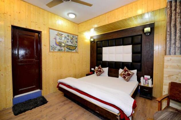 Book Hotel Azad in