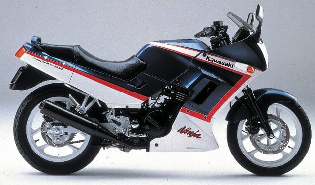 カワサキ（KAWASAKI）1985年 GPZ900R Ninja・カラーチェンジのカタログ情報 |