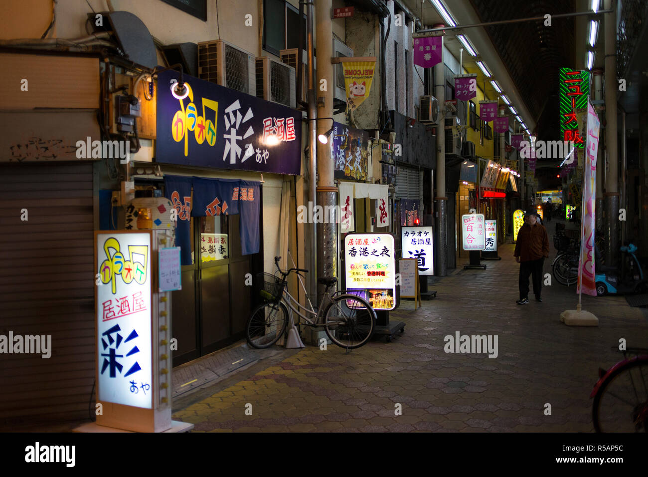 #osaka #japon #barriorojo #tobitashinchi #chicas